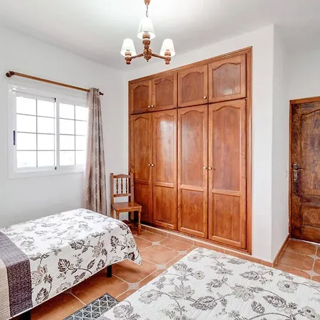 Beautiful Arianny House With Pool Apartment