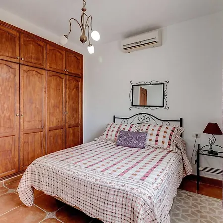 Beautiful Arianny House With Pool Apartment *