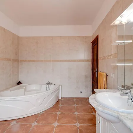 Apartment Beautiful Arianny House With Pool