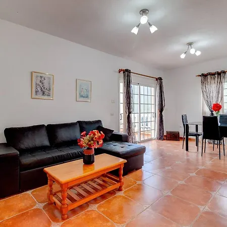 Beautiful Arianny House With Pool Apartment